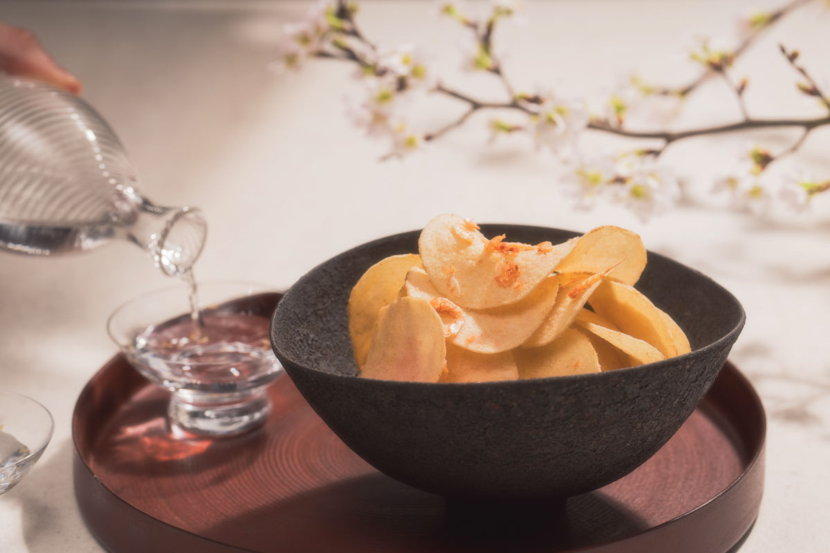 湖池屋 季節の揚げたて直送便ポテトチップス 春限定こぼれ桜えび