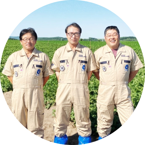 北見地区食用馬鈴しょ振興会三役の皆様 左から 黒河副会長　景政会長　上原副会長