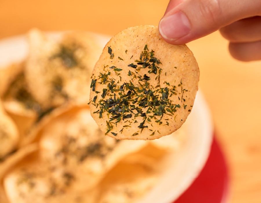 湖池屋　冬の揚げたて直送便　ポテトチップス だし香る梅