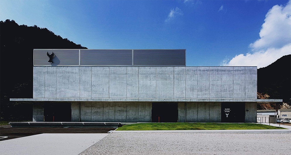 酔鯨酒造株式会社は高知県高知市長浜にあり、食中酒を追求した日本酒造りの技術を磨いてきました。