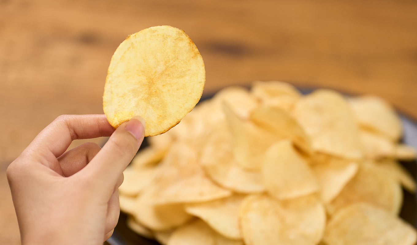 食塩不使用でじゃがいも本来の旨みが引き立つポテトチップス